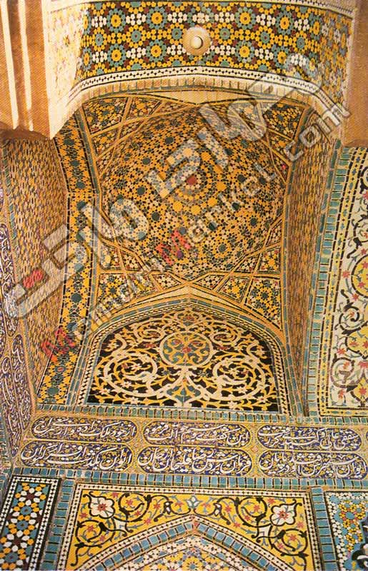 تزئینات سقف ایوان امامزاده طاهر