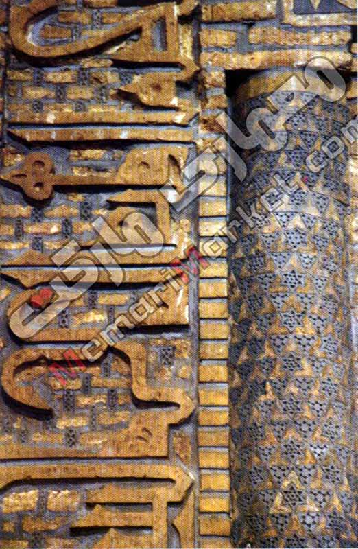 تزئینات سردر شمالی مرقد شاه عبدالعظیم از قرن پنجم هجری