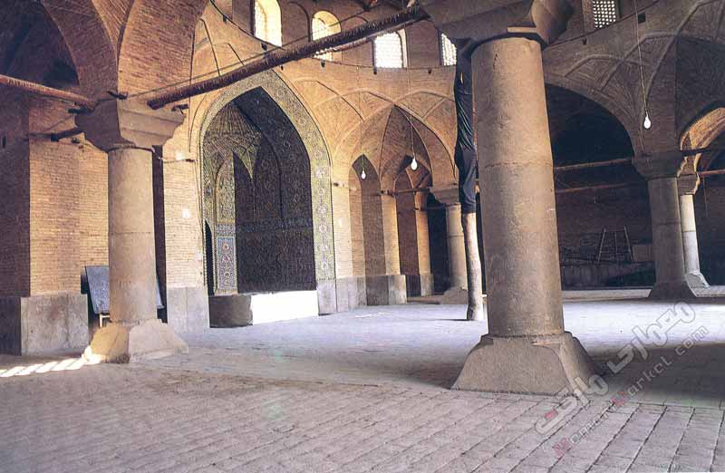 گنبدخانه و شبستان مجاور مسجد رحیم خان