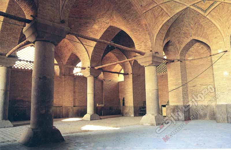 شبستان مجاور گنبدخانه مسجد رحیم خان
